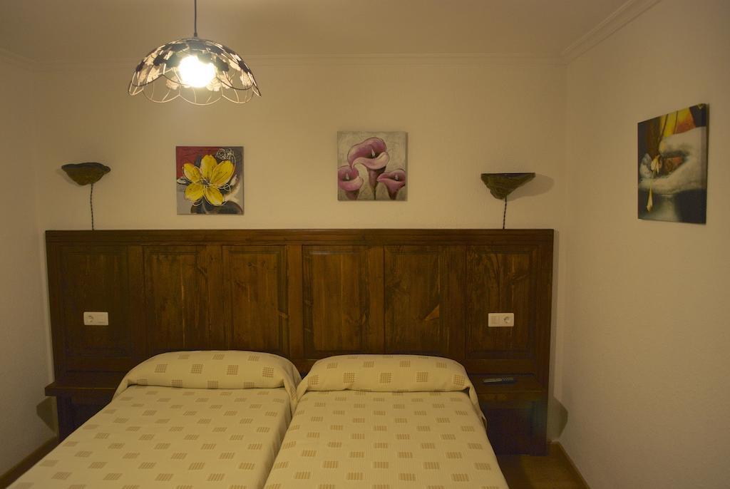 Hotel Hostal Monte Rio Trescares Zimmer foto